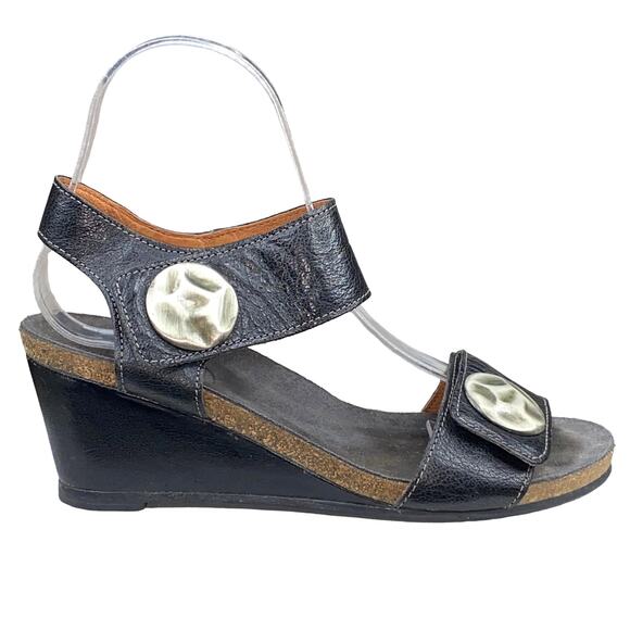 Taos Women's Carousel Black Leather 2 Strap Wedge Sandal Size 37 US 6/6.5 - Picture 1 of 13